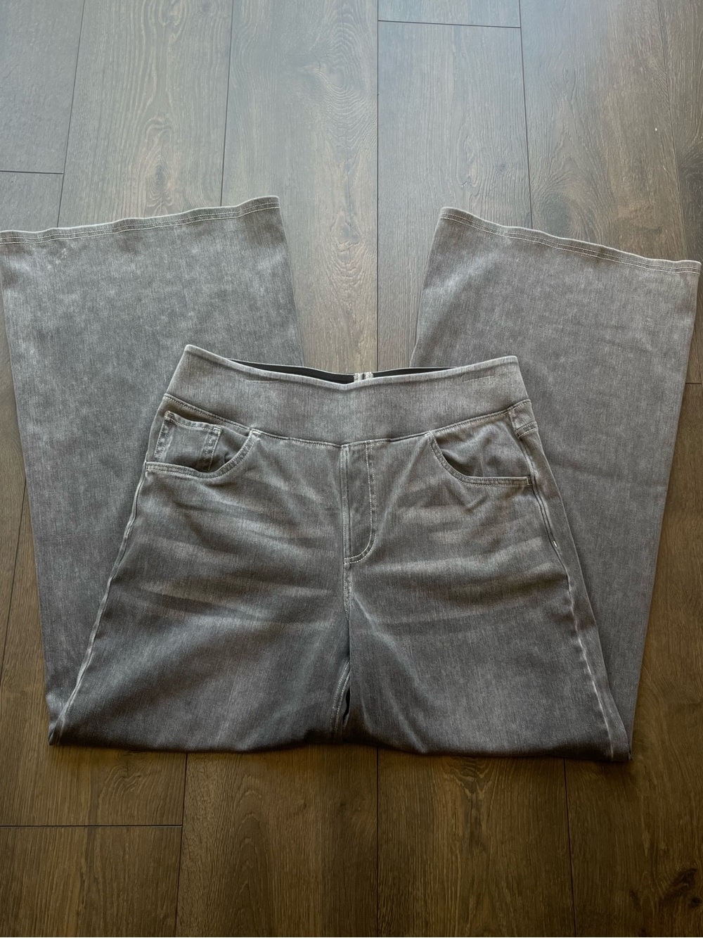 NWOT HALARA Gray Wide Leg Jeans